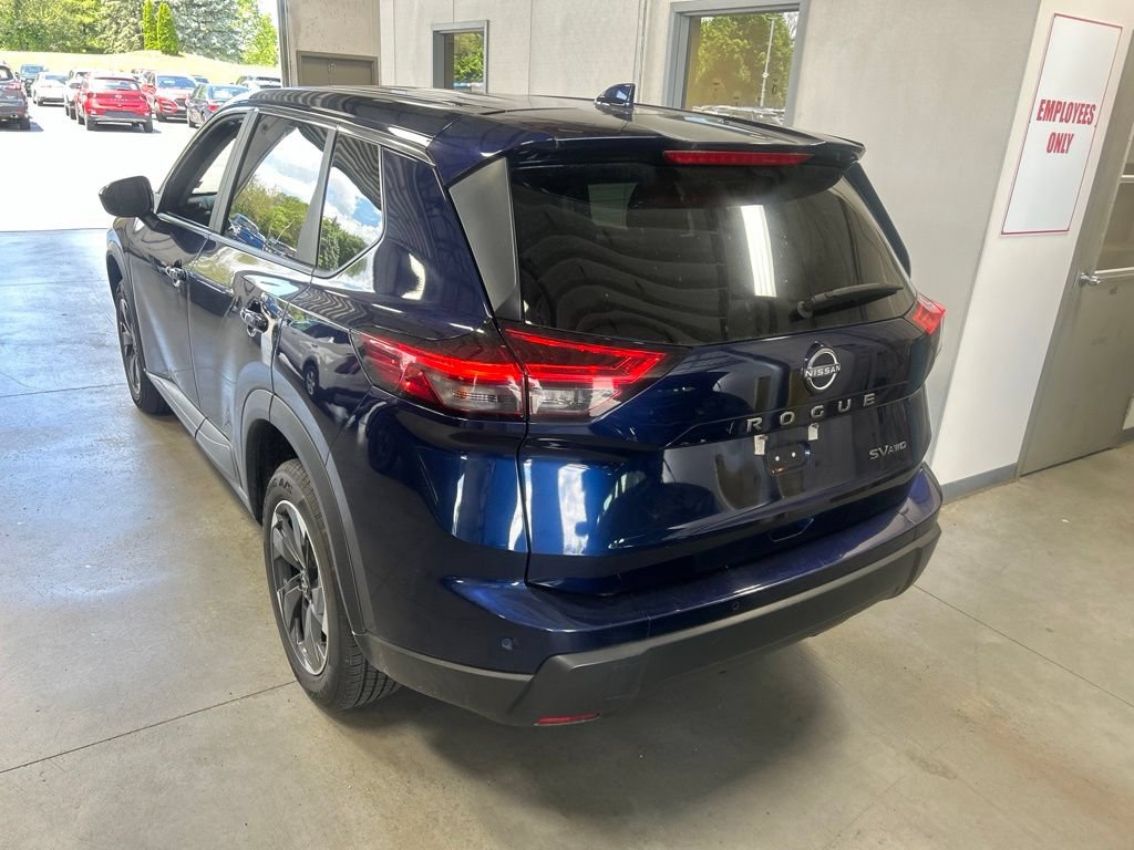 Used 2024 Nissan Rogue SV AWD/4WD image 6