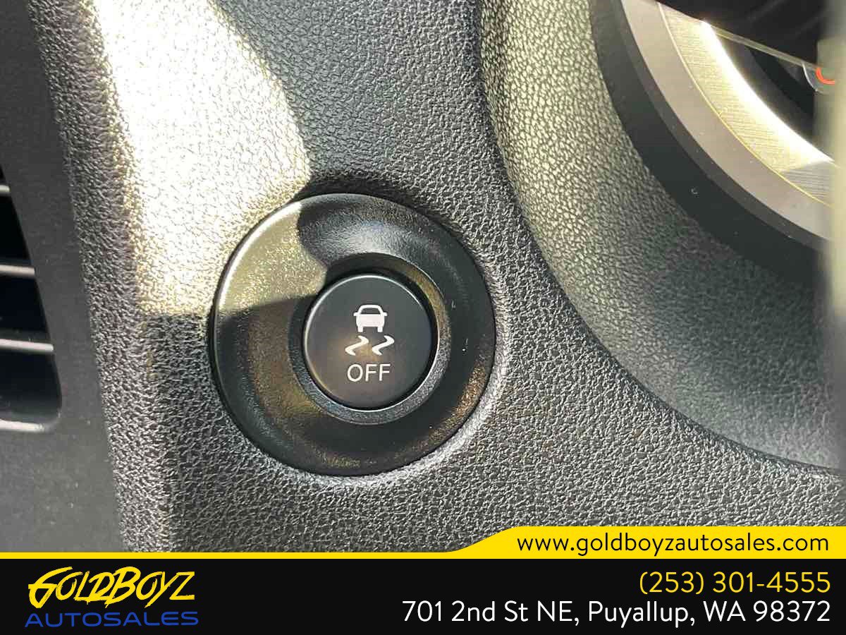 Used 2017 Nissan 370Z Coupe RWD image 30