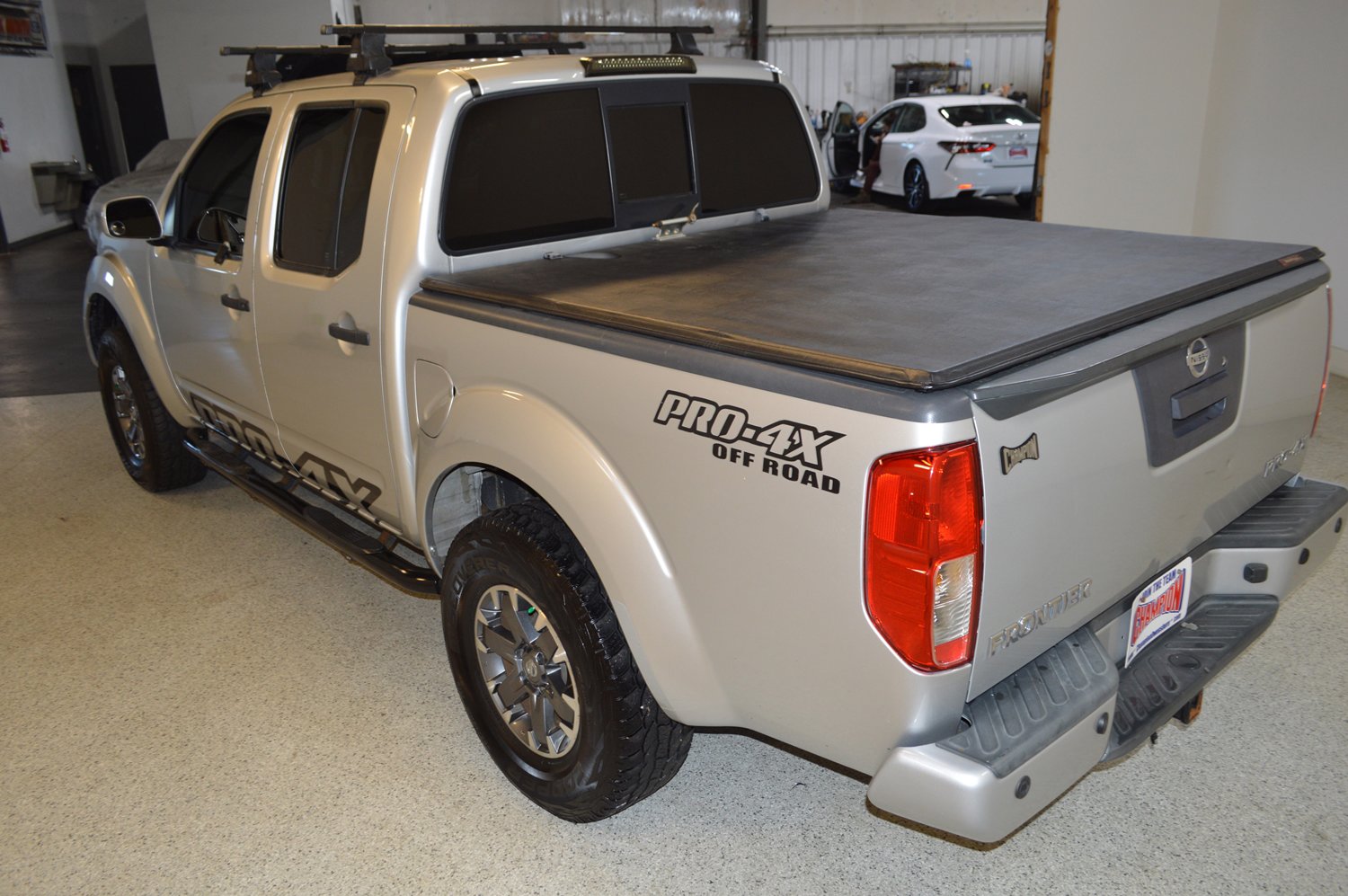 Used 2018 Nissan Frontier PRO-4X AWD/4WD image 5