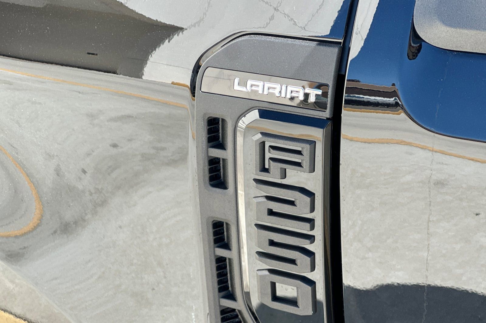 New 2026 Ford F250 Lariat w/ Black Appearance Package image 25