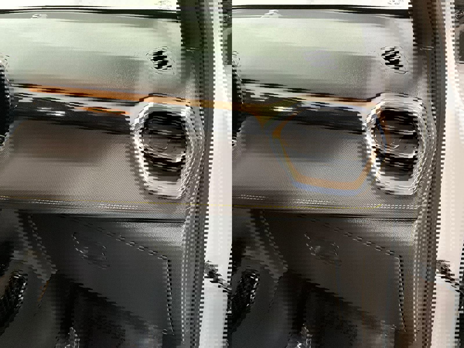 Used 2025 Chevrolet TrailBlazer ACTIV w/ Driver Confidence Package image 15