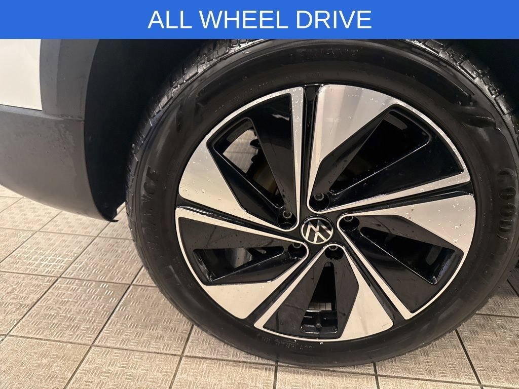 Used 2025 Volkswagen Taos SE AWD/4WD image 8