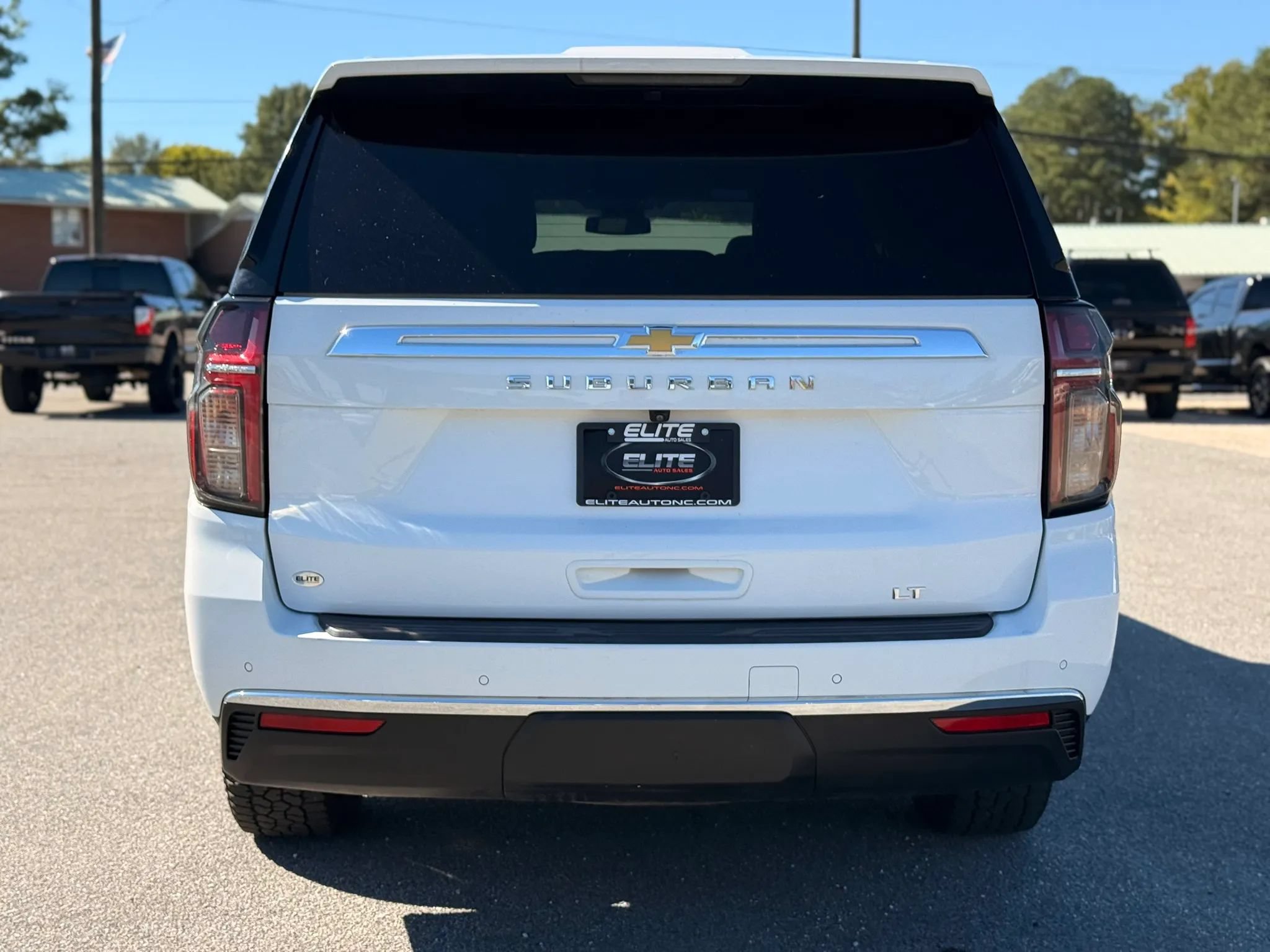 Used 2023 Chevrolet Suburban LT AWD/4WD image 8
