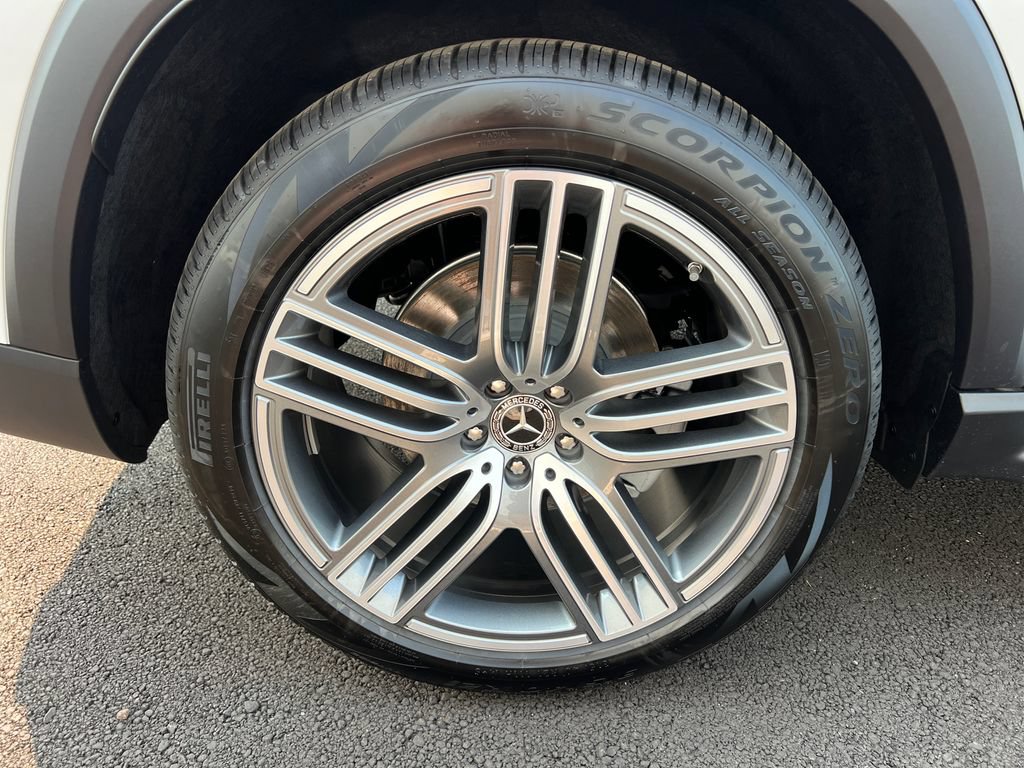 New 2026 Mercedes-Benz GLS 450 4MATIC image 37