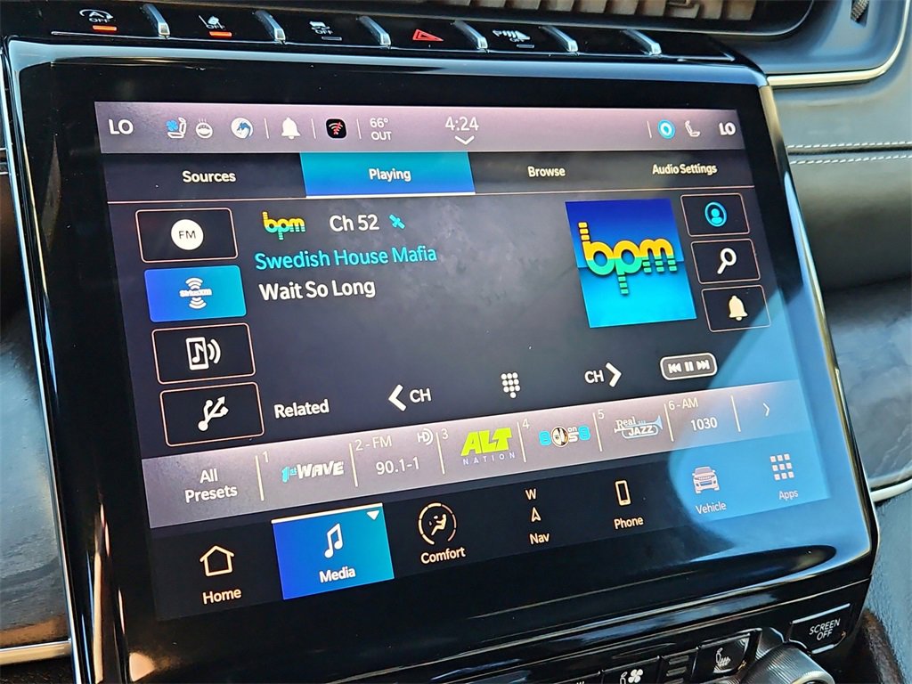 Used 2022 Jeep Grand Cherokee Overland w/ Luxury Tech Group IV image 32