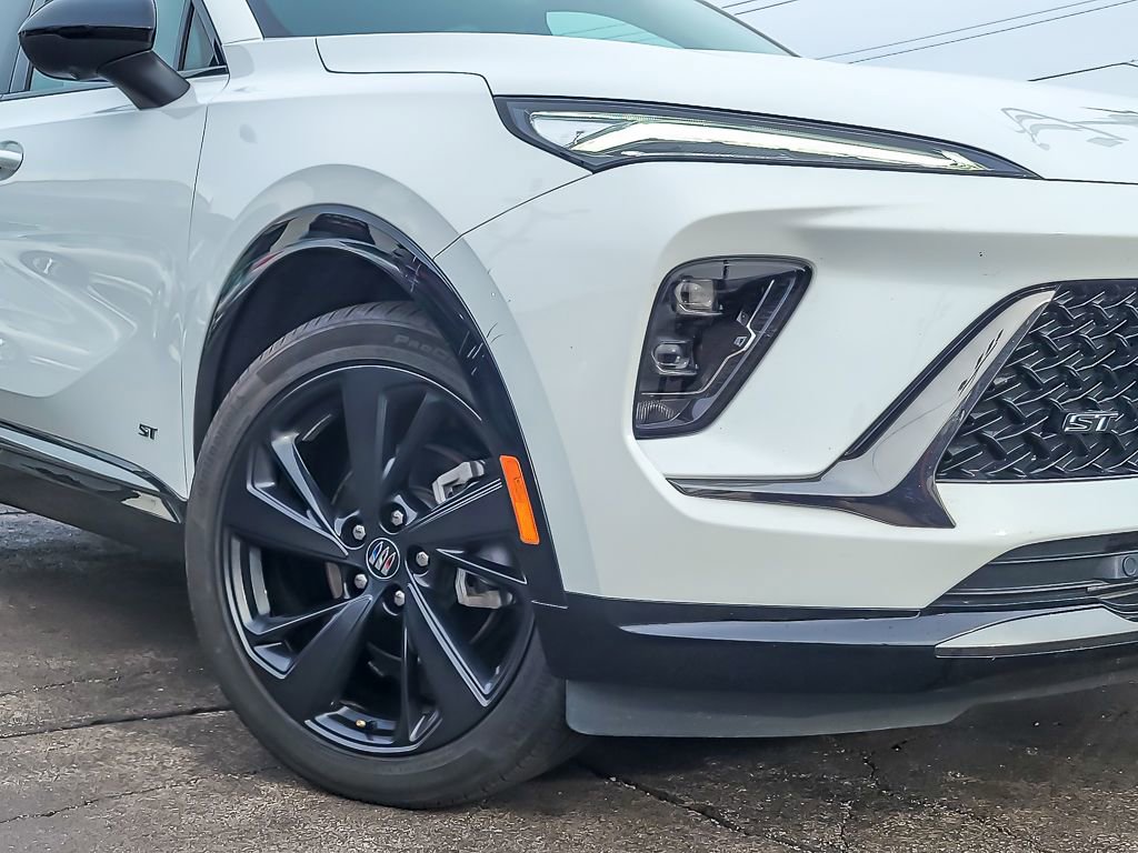 Certified 2025 Buick Envision Sport Touring image 3