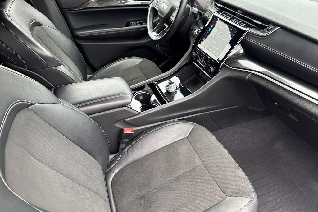 Used 2022 Jeep Grand Cherokee Altitude image 25