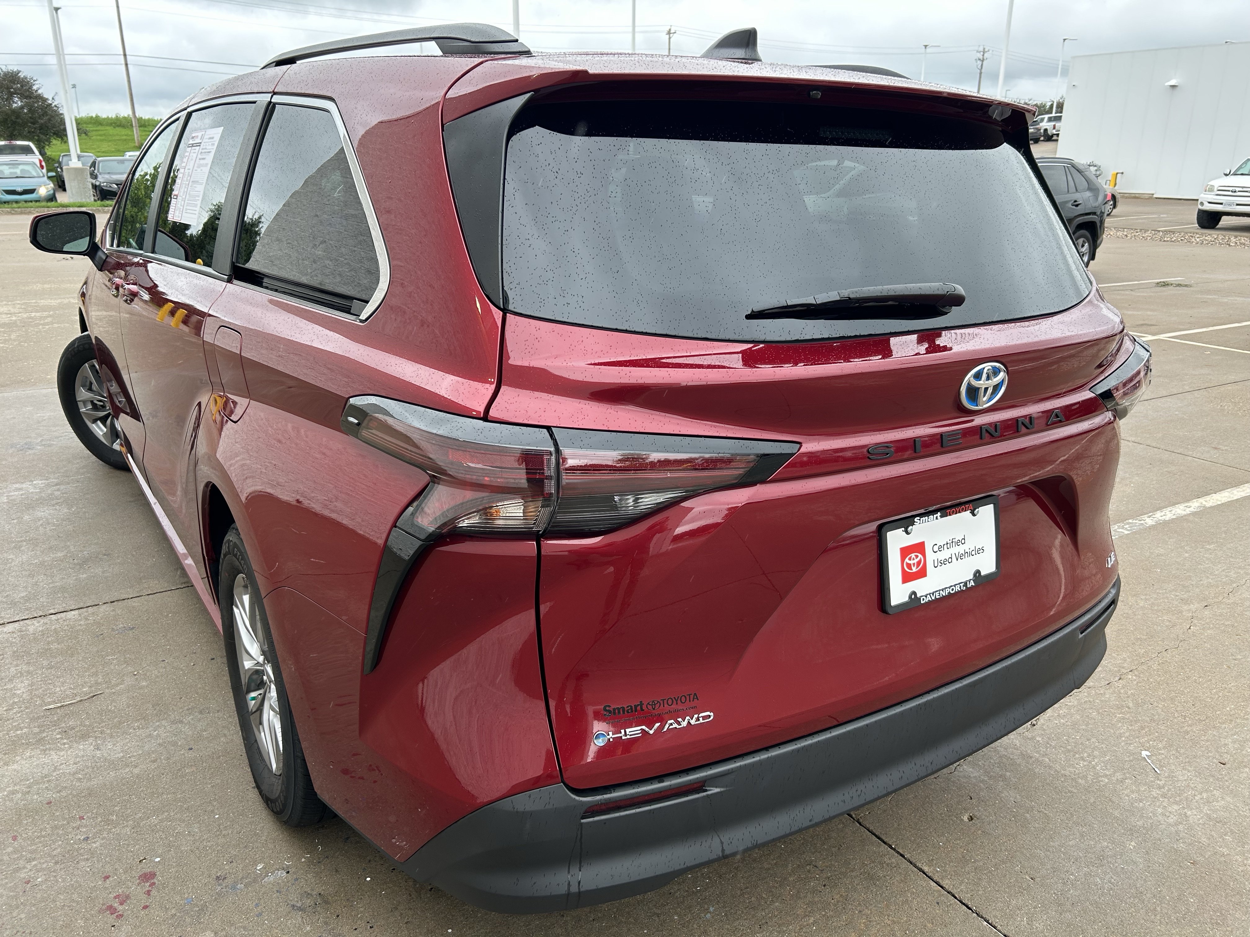 Certified 2025 Toyota Sienna LE w/ LE Plus Package AWD/4WD image 4