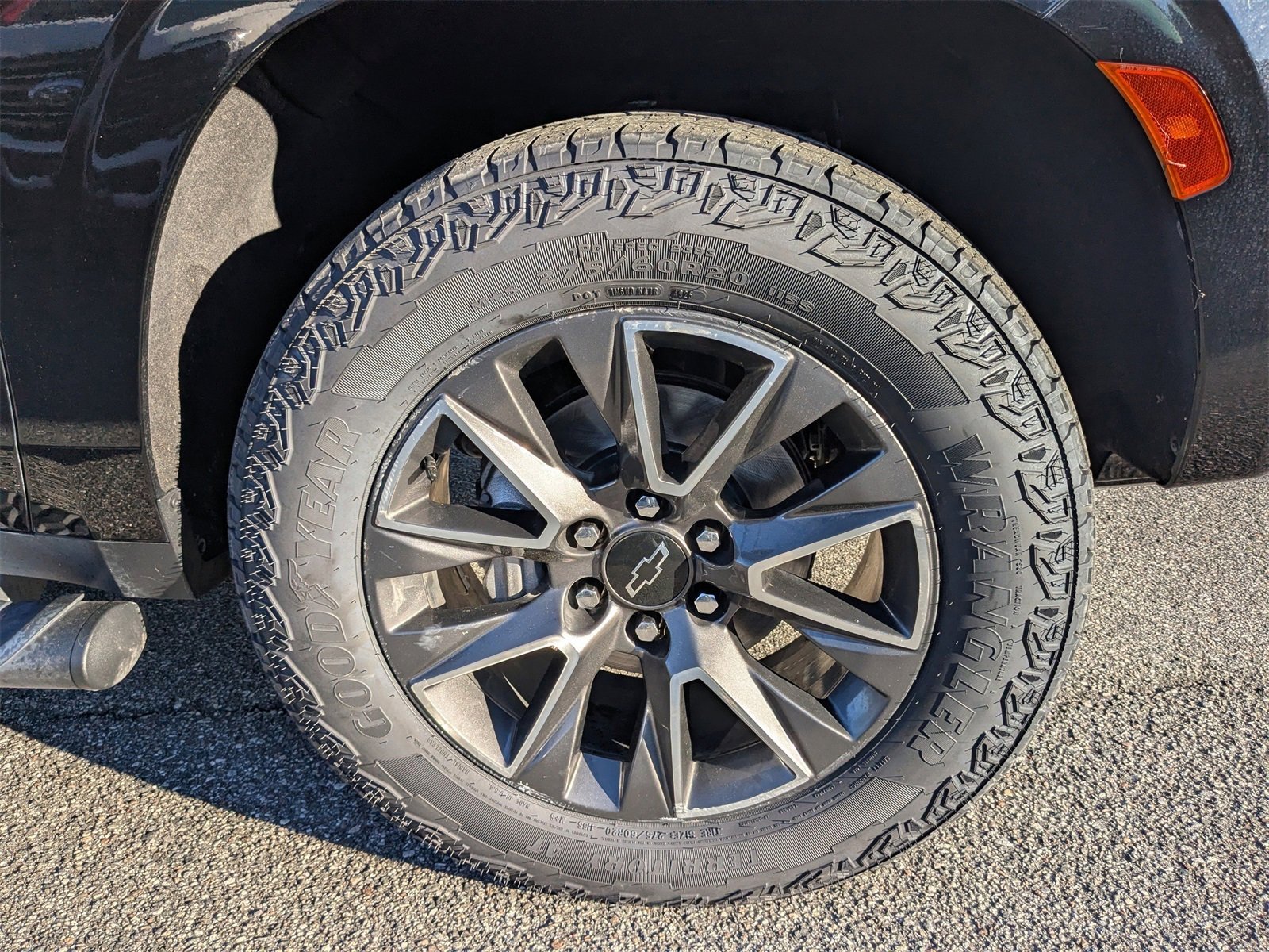 Used 2022 Chevrolet Suburban Z71 image 11