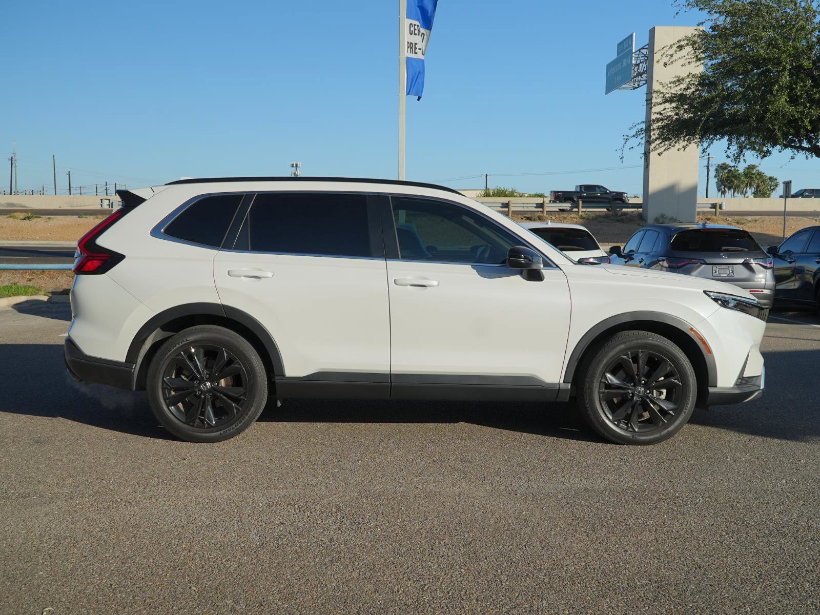 Used 2023 Honda CR-V Sport Touring image 4