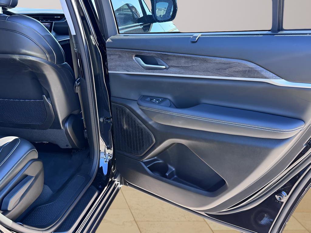 Used 2023 Jeep Grand Cherokee L Limited w/ Luxury Tech Group II image 12