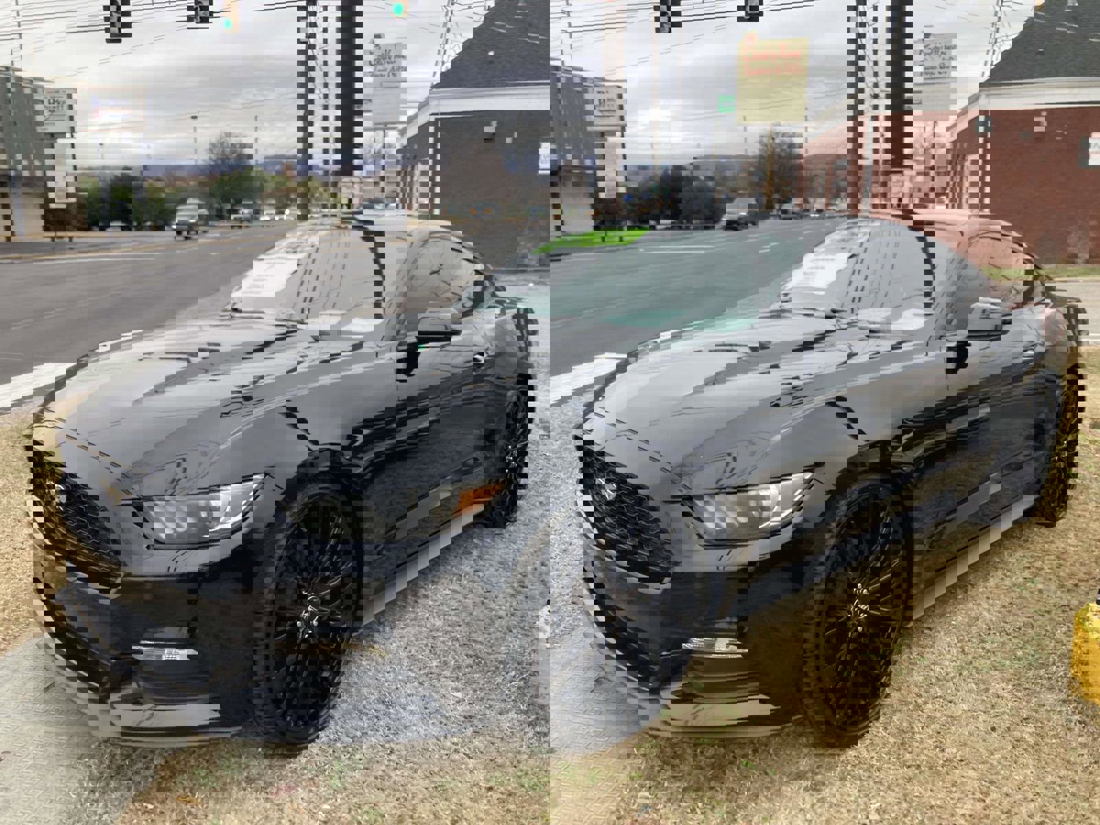 Used 2015 Ford Mustang Coupe image 8