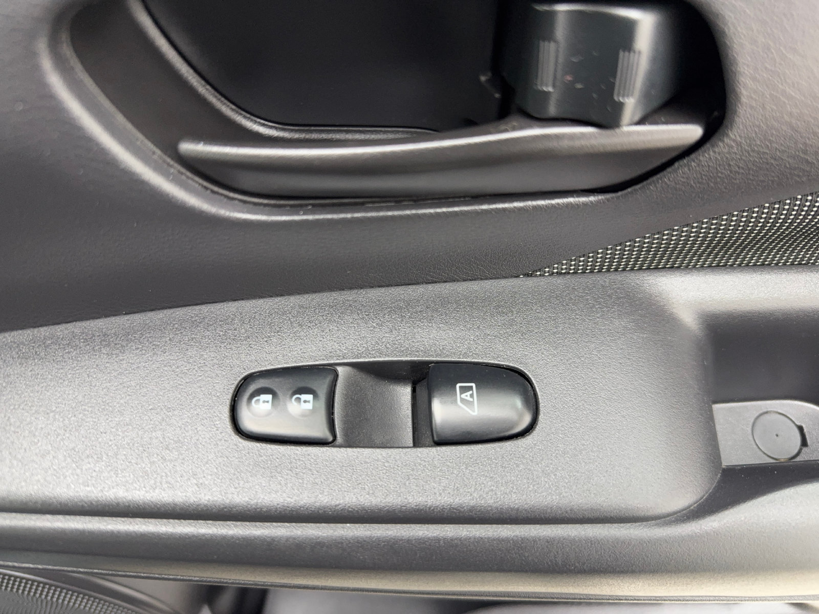 Used 2020 Nissan Kicks S FWD image 33
