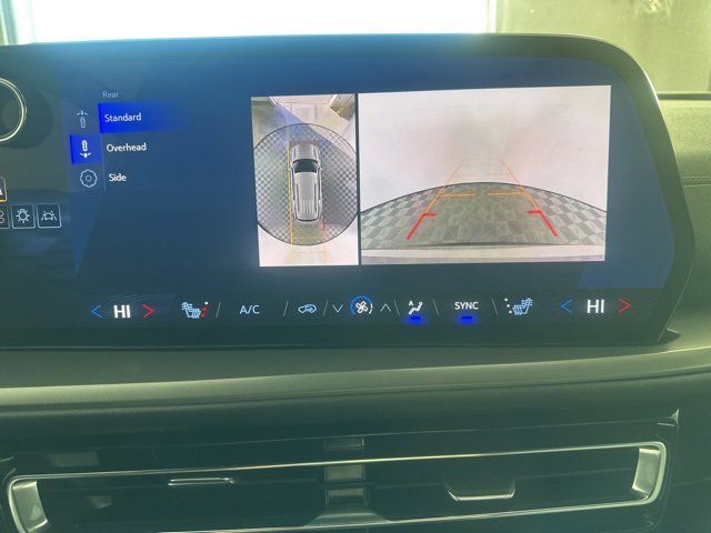 Used 2024 Chevrolet Traverse LT image 24