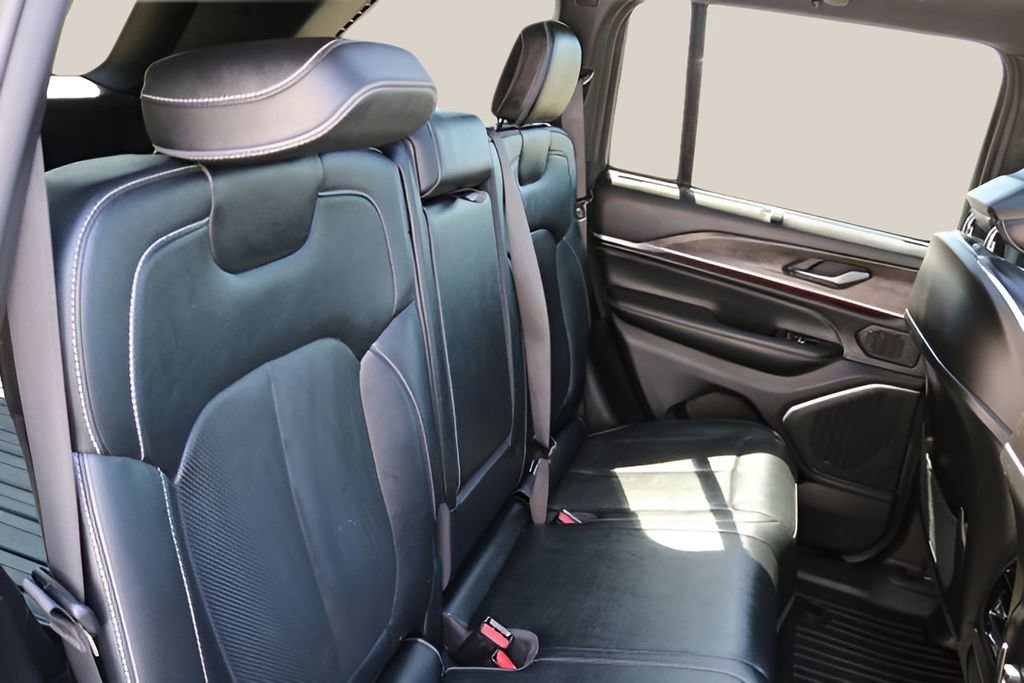 Used 2024 Jeep Grand Cherokee Overland w/ Adv Protech Group III image 17