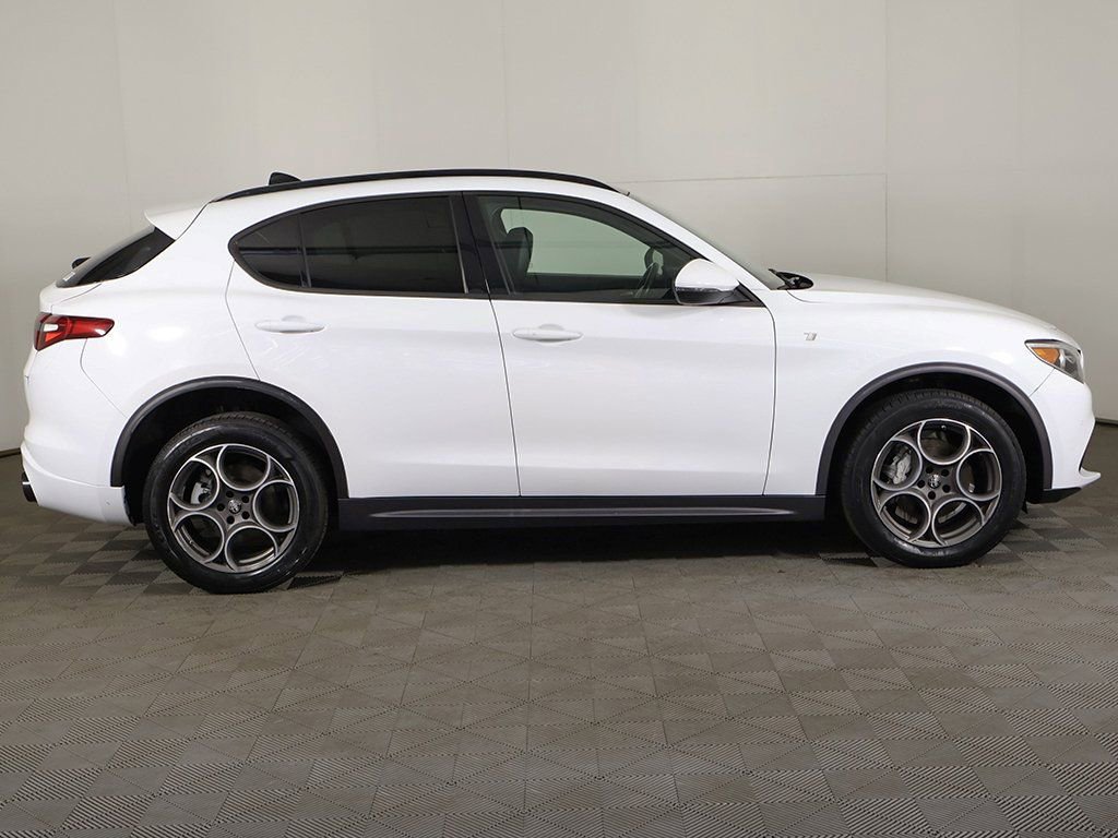 Used 2022 Alfa Romeo Stelvio Ti image 19