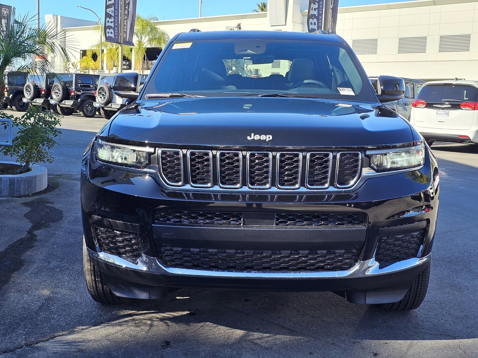 New 2025 Jeep Grand Cherokee L Laredo image 2
