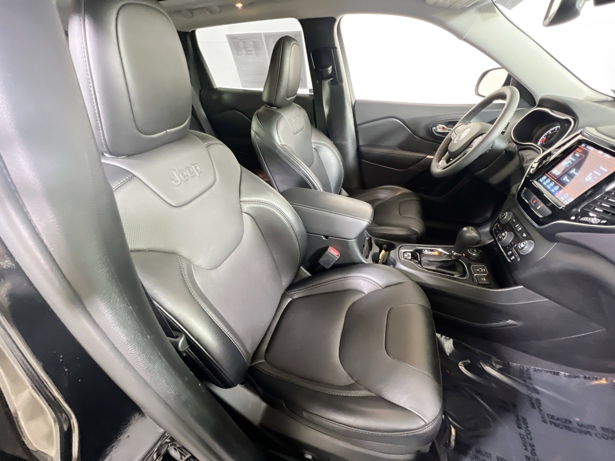 Used 2022 Jeep Cherokee Limited image 27