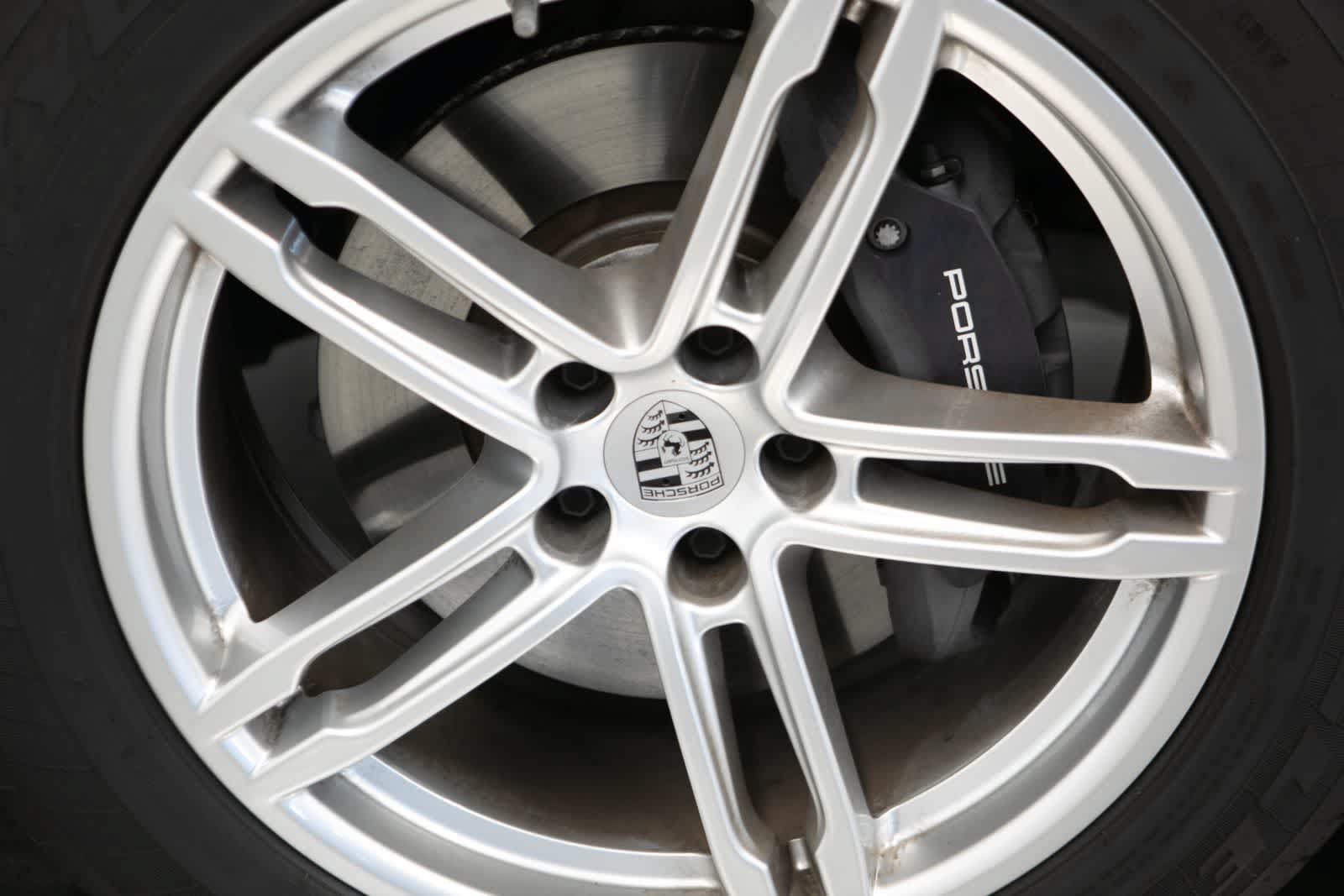 Certified 2025 Porsche Macan AWD/4WD image 11
