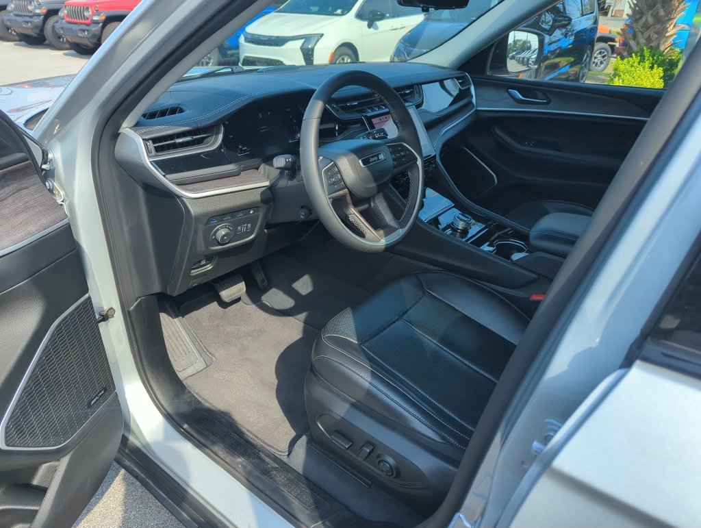 Used 2022 Jeep Grand Cherokee Limited 4xe w/ Luxury Tech Group II AWD/4WD image 10
