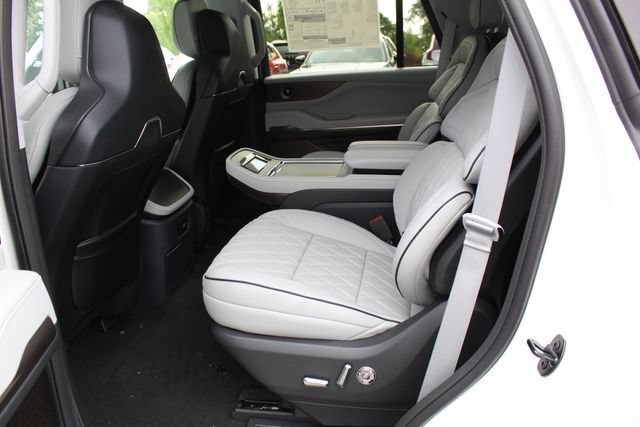 New 2027 Lincoln Navigator Black Label AWD/4WD image 13