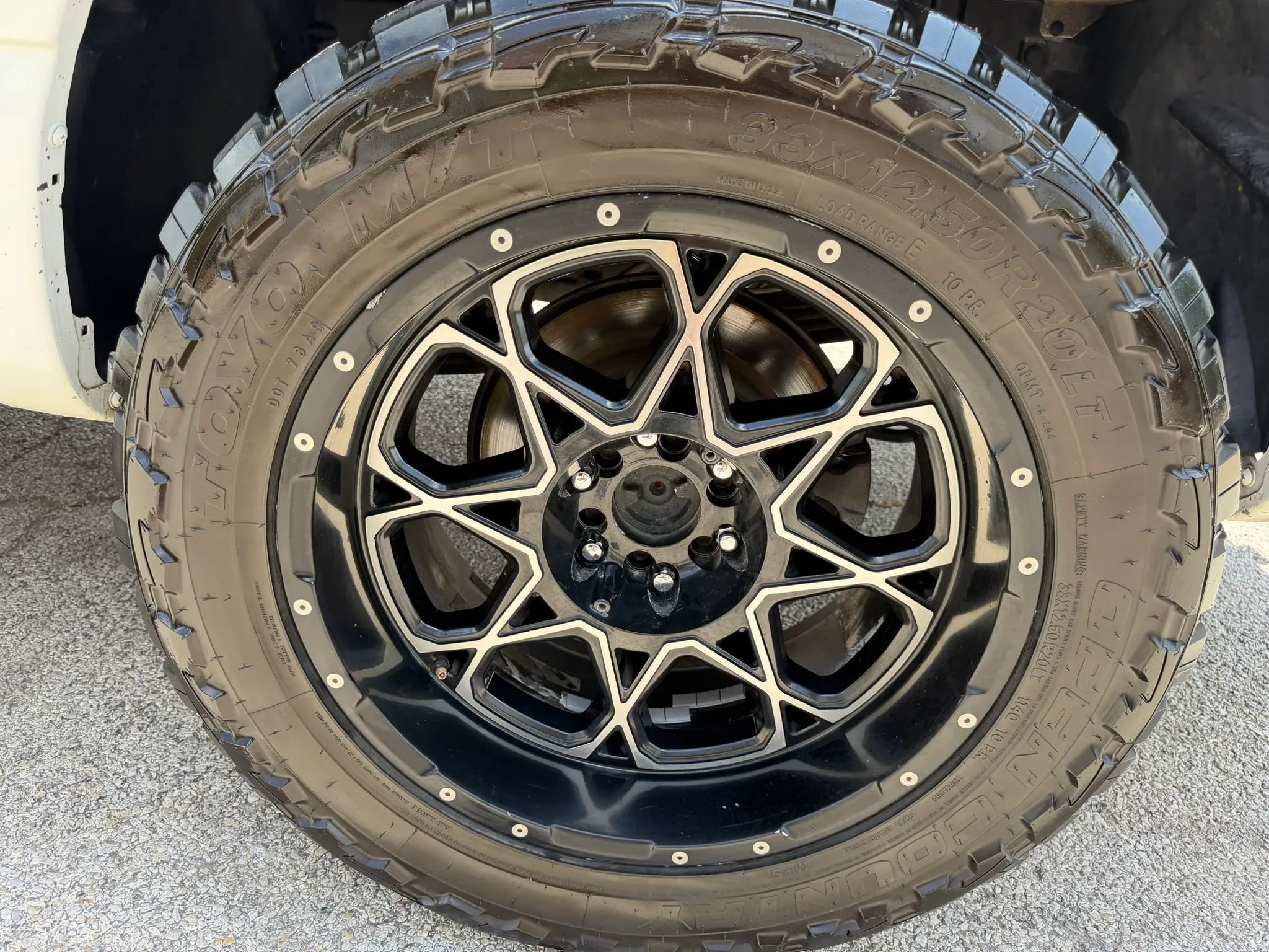 Used 2017 Nissan Titan SV RWD image 10