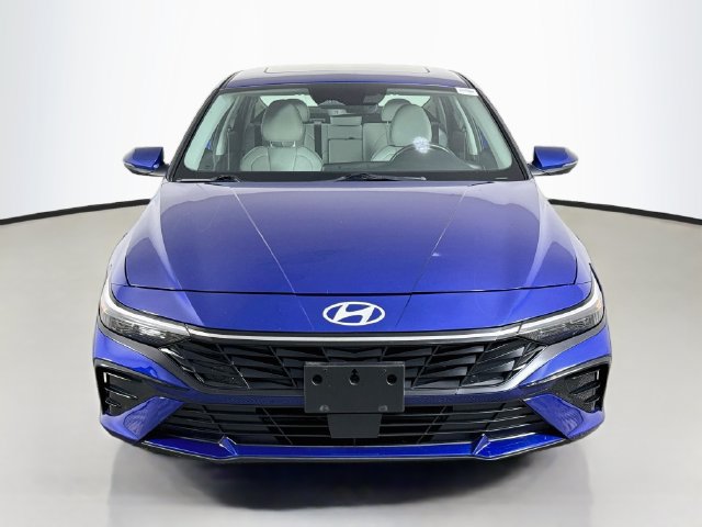 Used 2025 Hyundai Elantra Limited FWD image 2