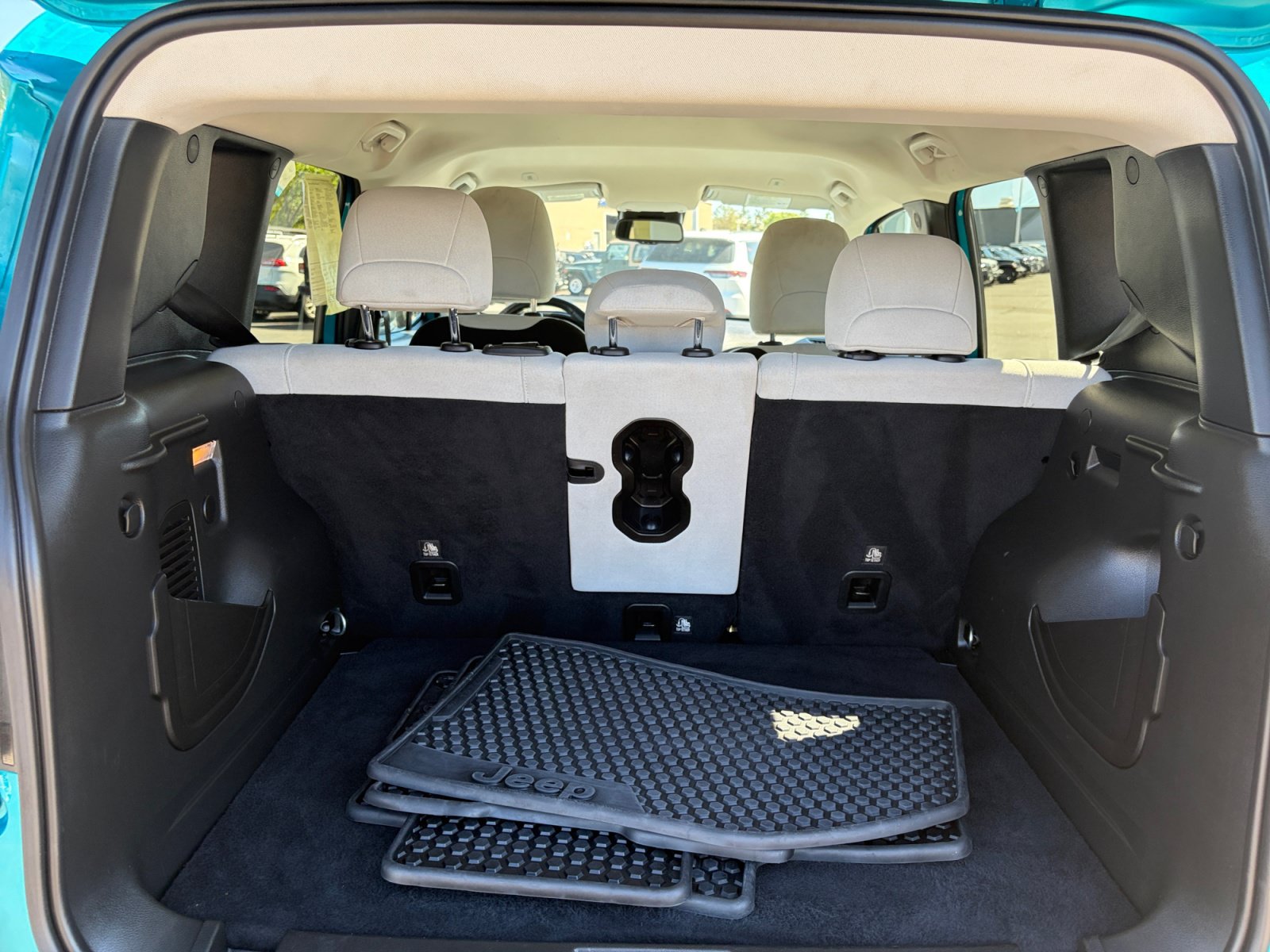 Used 2022 Jeep Renegade Latitude w/ Convenience Group AWD/4WD image 27