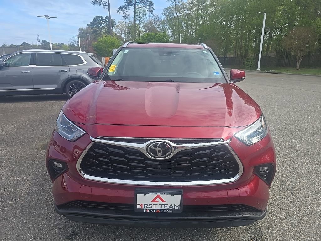 Used 2022 Toyota Highlander Limited image 2