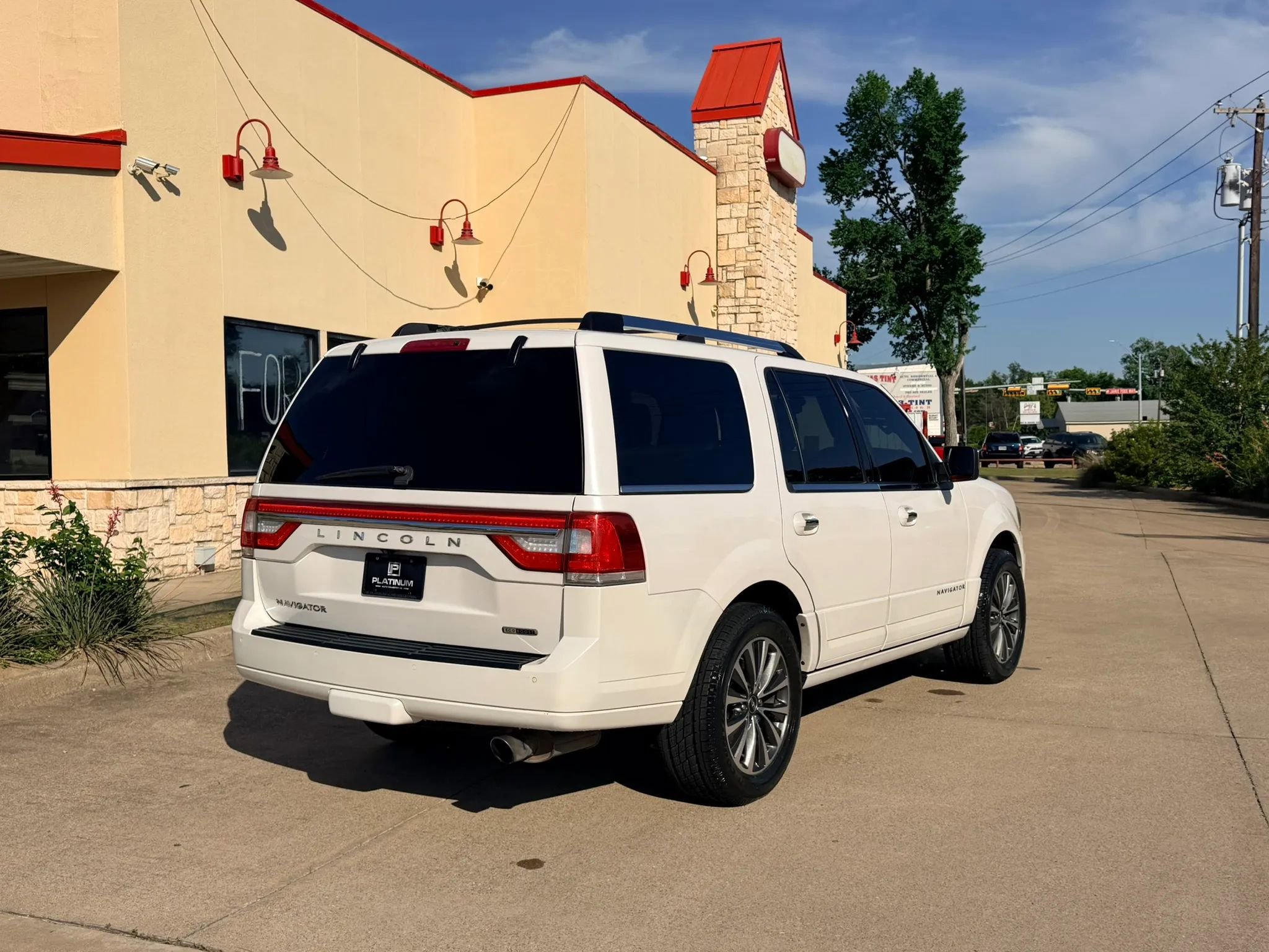Used 2016 Lincoln Navigator Select AWD/4WD image 5
