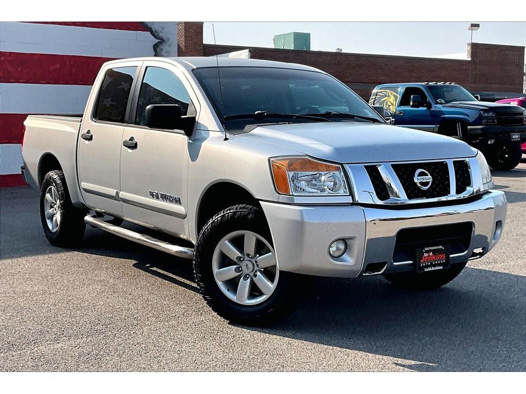 Used 2010 Nissan Titan SE w/ SE Value Truck Pkg AWD/4WD image 12