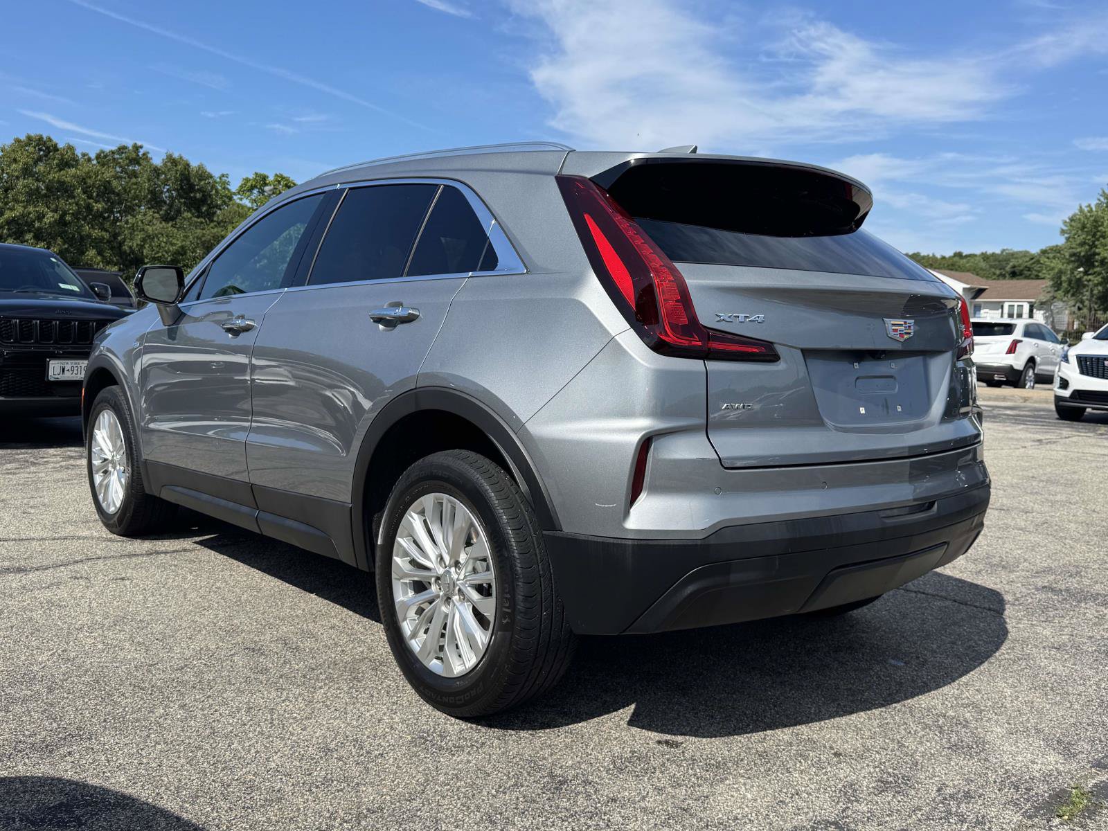Certified 2024 Cadillac XT4 Luxury w/ Cold Weather Package AWD/4WD image 7
