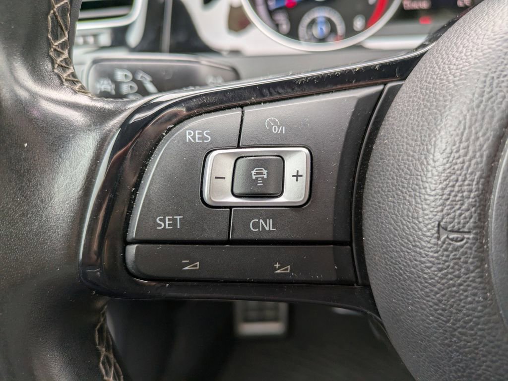 Used 2016 Volkswagen Golf R 4-Door AWD/4WD image 24