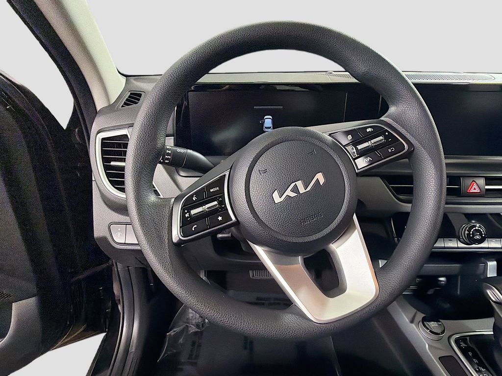 Used 2025 Kia Seltos LX AWD/4WD image 14