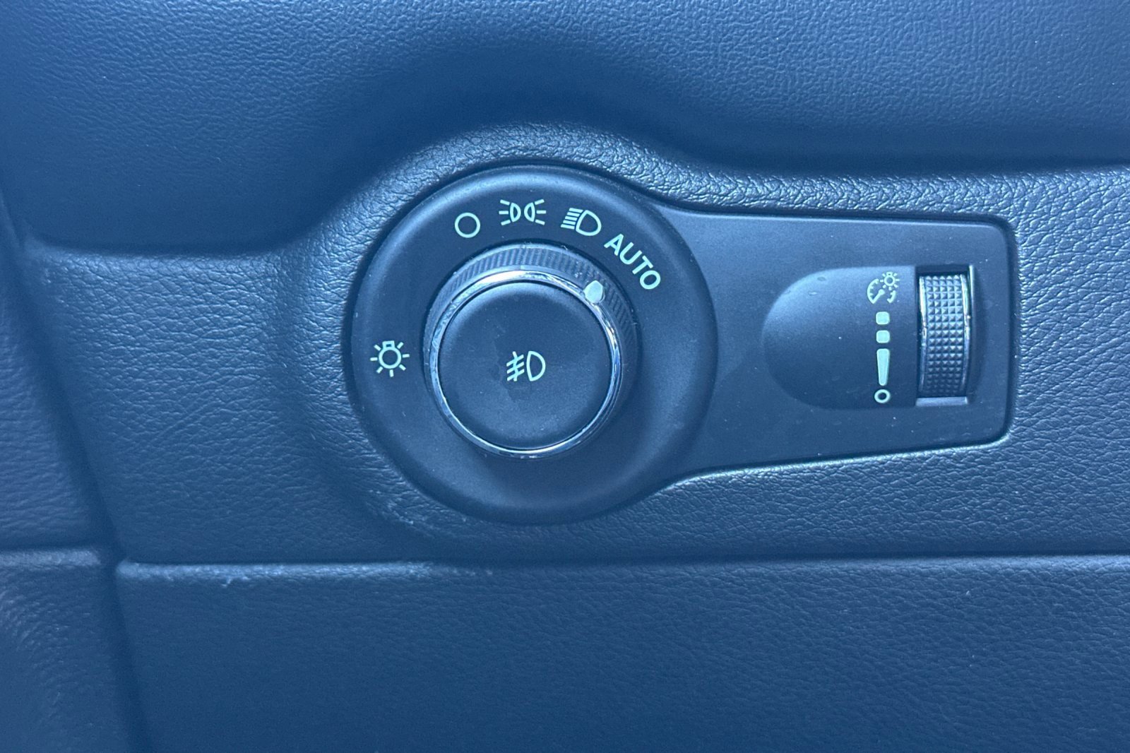 Used 2023 Dodge Durango GT image 33