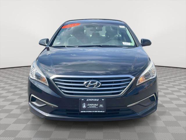 Used 2017 Hyundai Sonata SE FWD image 2