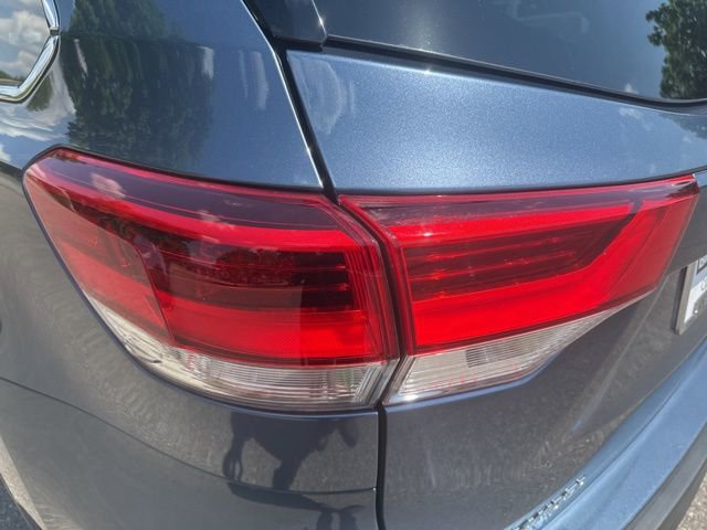 Used 2017 Toyota Highlander Limited FWD image 10