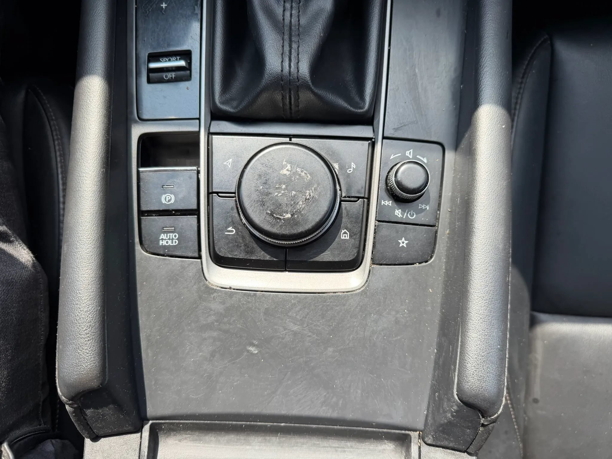 Used 2020 MAZDA MAZDA3 Hatchback FWD image 19