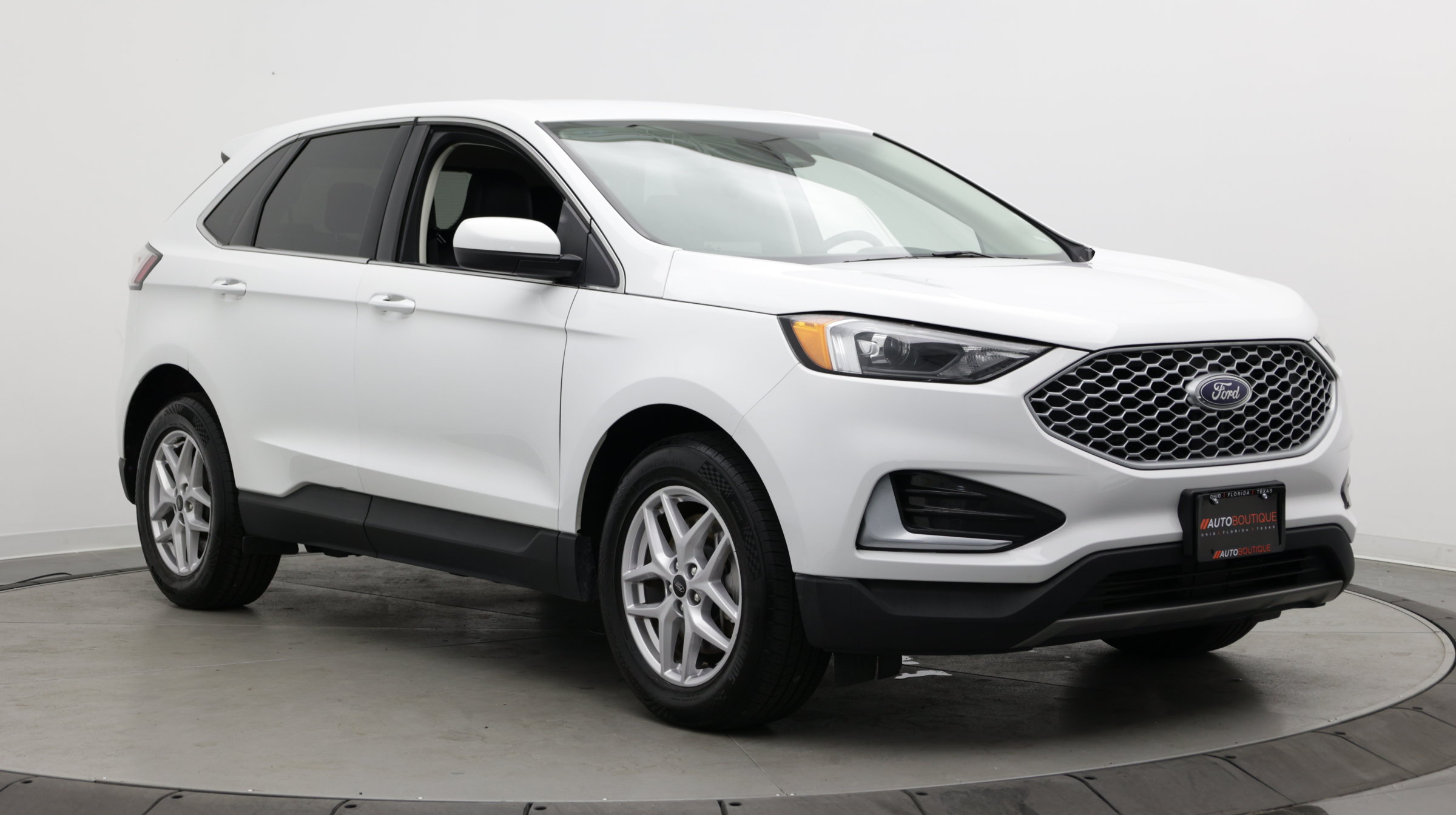 Used 2024 Ford Edge SEL AWD/4WD image 3