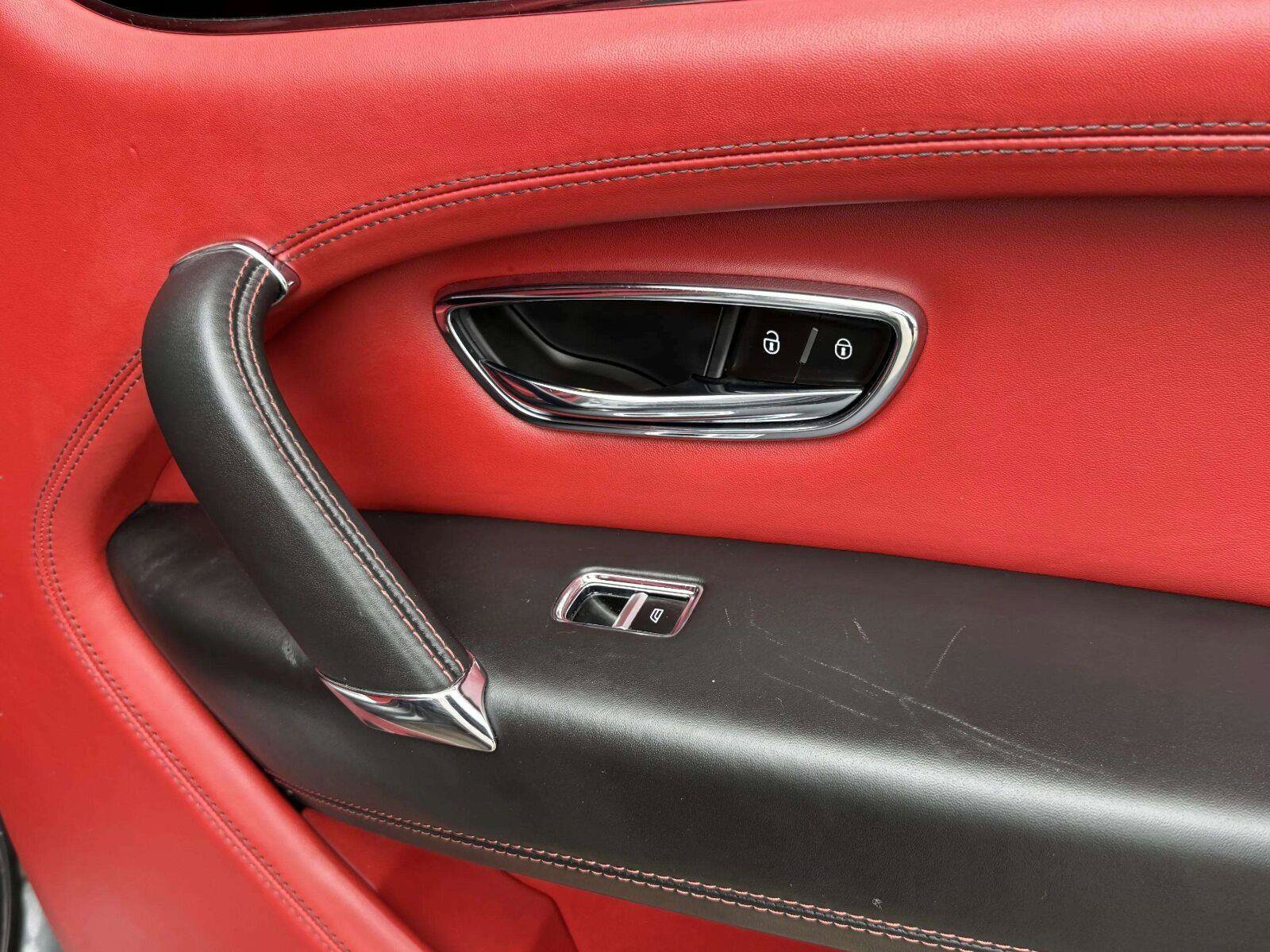 Used 2018 Bentley Bentayga AWD/4WD image 65