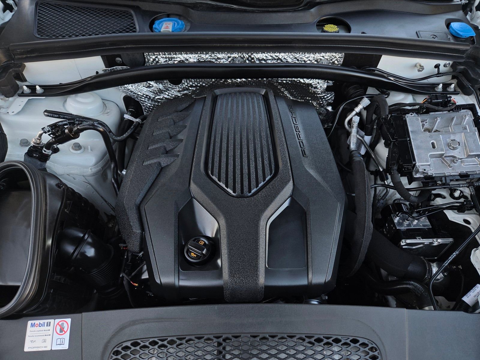 Used 2024 Porsche Macan image 29