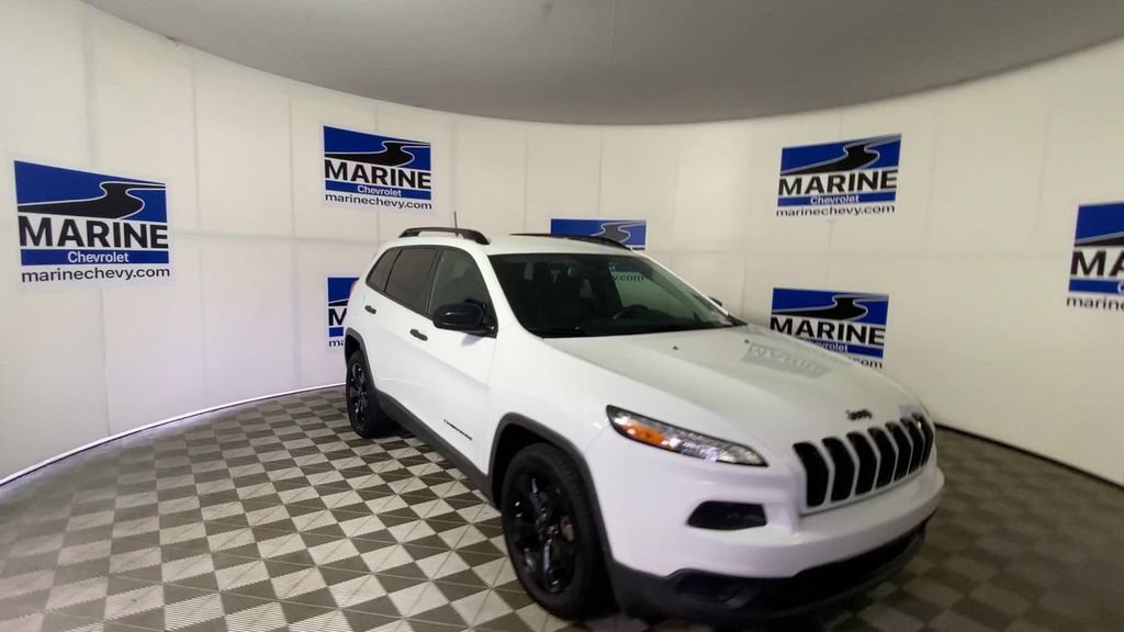 Used 2017 Jeep Cherokee Sport FWD image 4