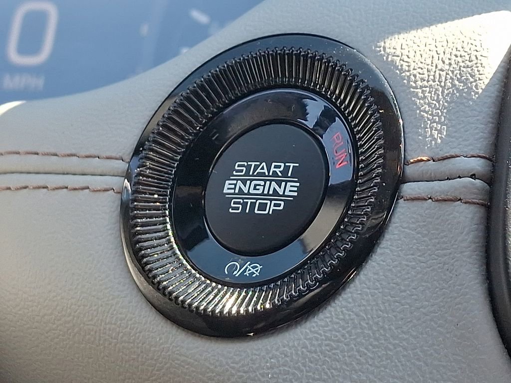 Used 2025 Jeep Compass Limited image 18