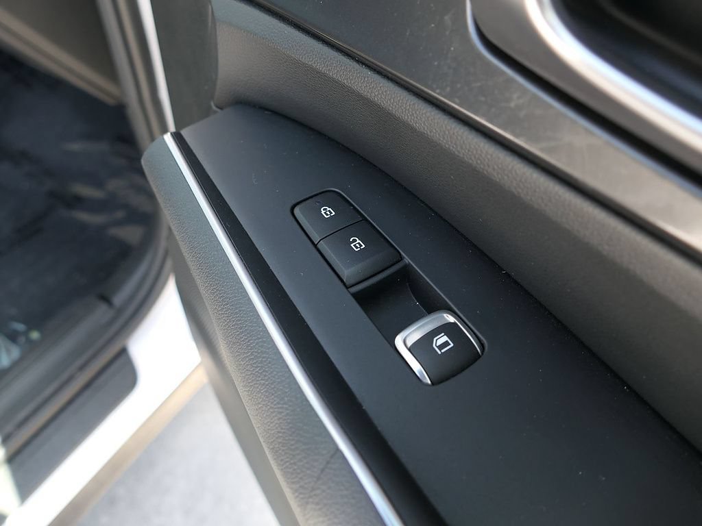 Used 2023 Kia Sorento LX FWD image 25