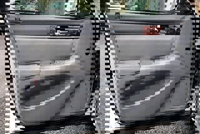 Used 2002 Cadillac Seville SLS w/ Luxury Pkg image 21