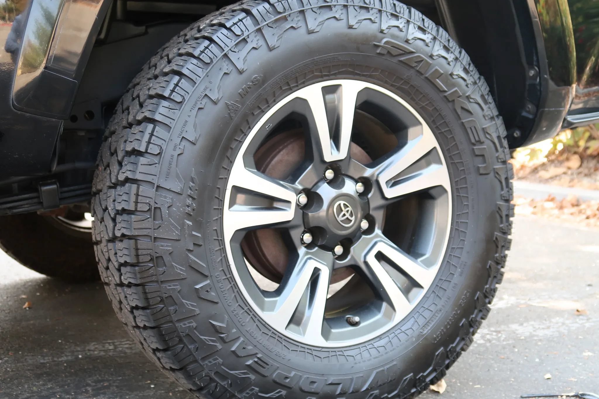 Used 2017 Toyota Tacoma TRD Sport w/ Tow Package (A/T) AWD/4WD image 6