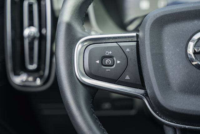 Certified 2025 Volvo XC40 B5 Plus AWD/4WD image 32