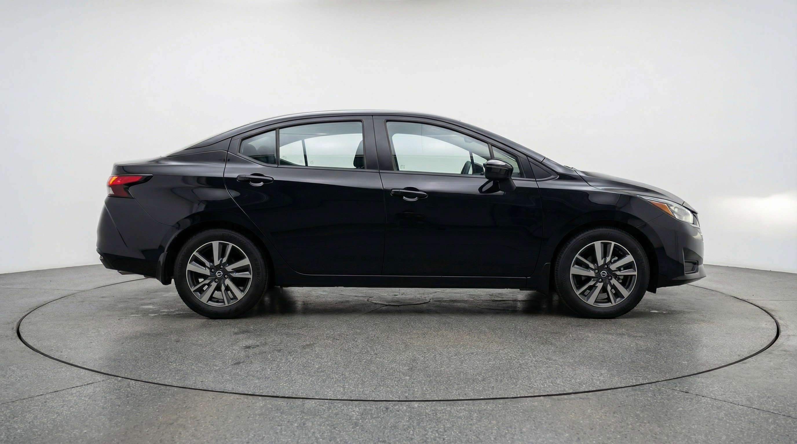 Used 2025 Nissan Versa SV FWD image 11