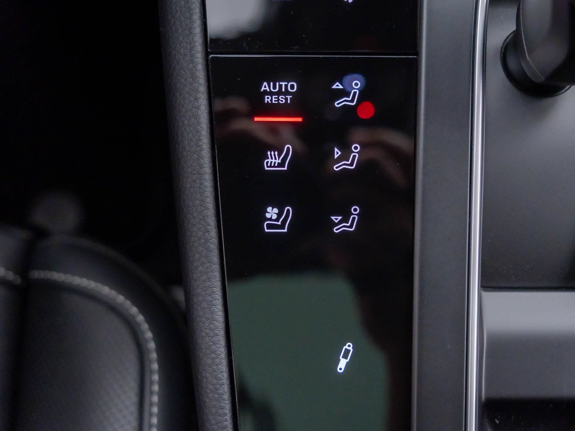 New 2026 Porsche Macan Turbo AWD/4WD image 23
