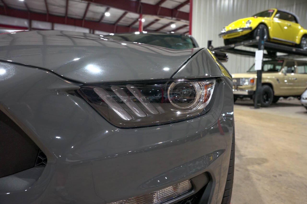 Used 2018 Ford Mustang Shelby GT350R w/ GT350R Equipment Group 920A RWD image 32